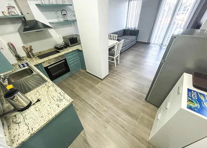 Durres Blue Escape A13 דירה